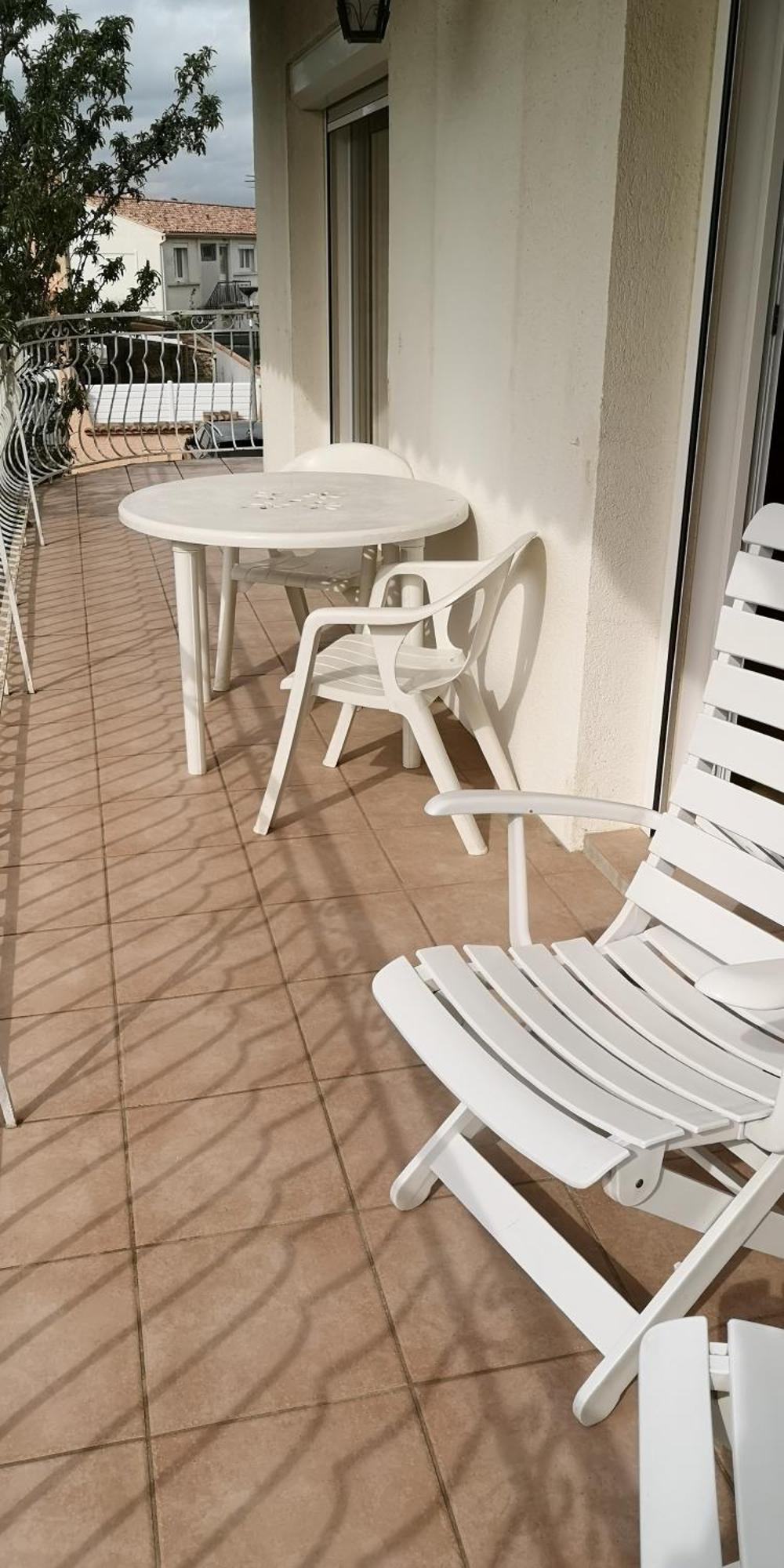 Appartement Dans Villa Avec Piscine Et Jardin Marguerittes Buitenkant foto