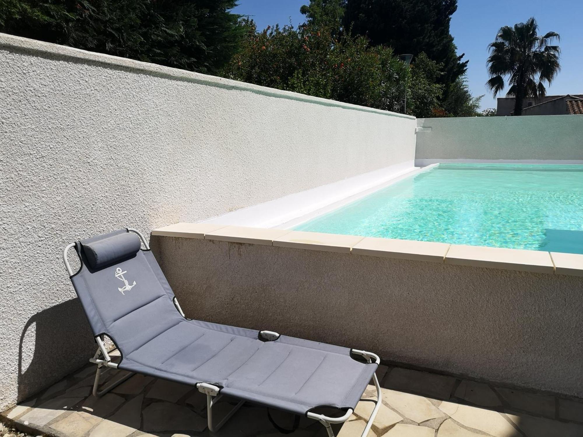 Appartement Dans Villa Avec Piscine Et Jardin Marguerittes Buitenkant foto